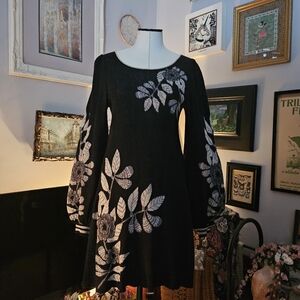 SOLD🛑 Adorable floral sweater dress; bell sleeves, midi length